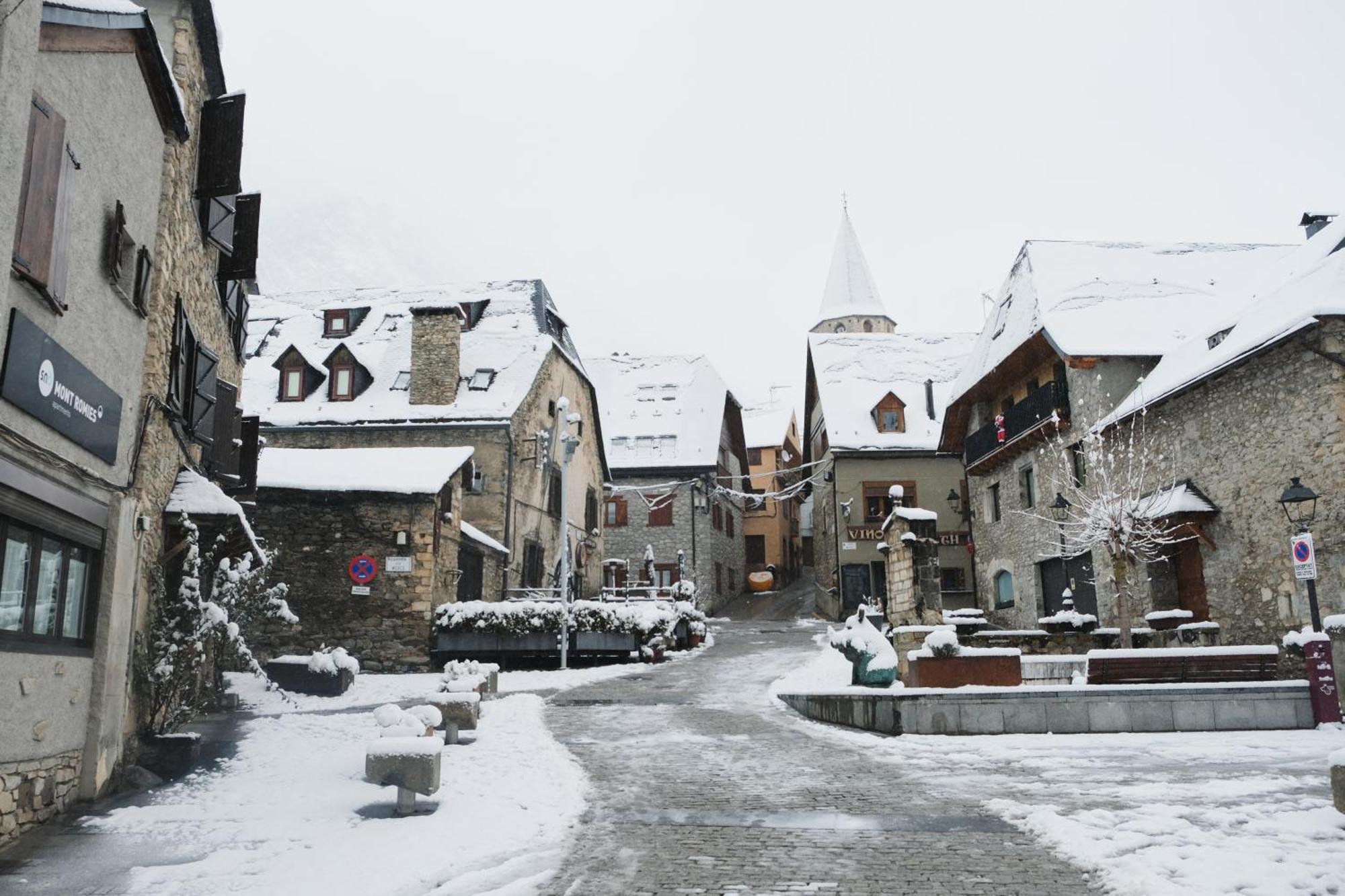 Hostel Baqueira - Refugi Rosta - Pyrenmuseu サラルデュ エクステリア 写真